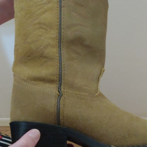 Boots - Picture 6 of 8